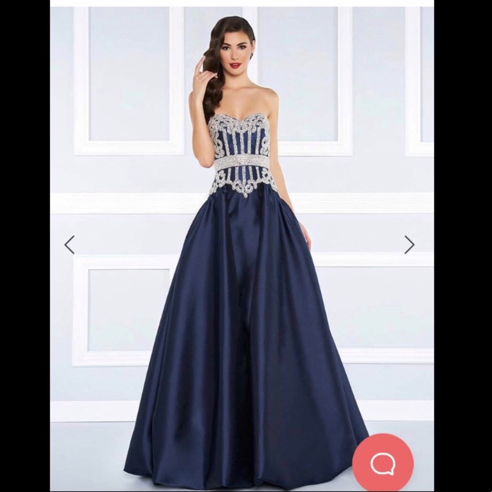 Mac Duggal Evening Dress - Picture 3 of 8